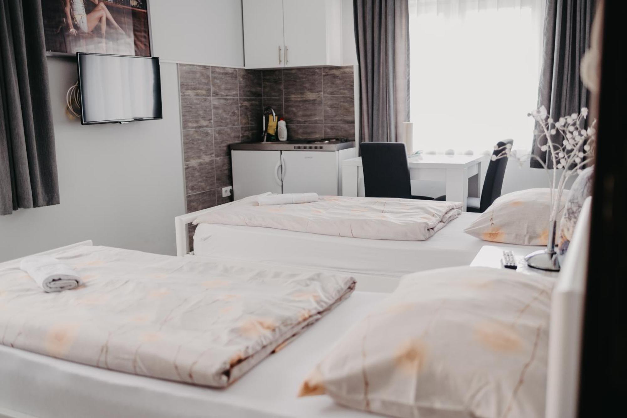 Bed and Breakfast Prenociste Park Modrica Esterno foto